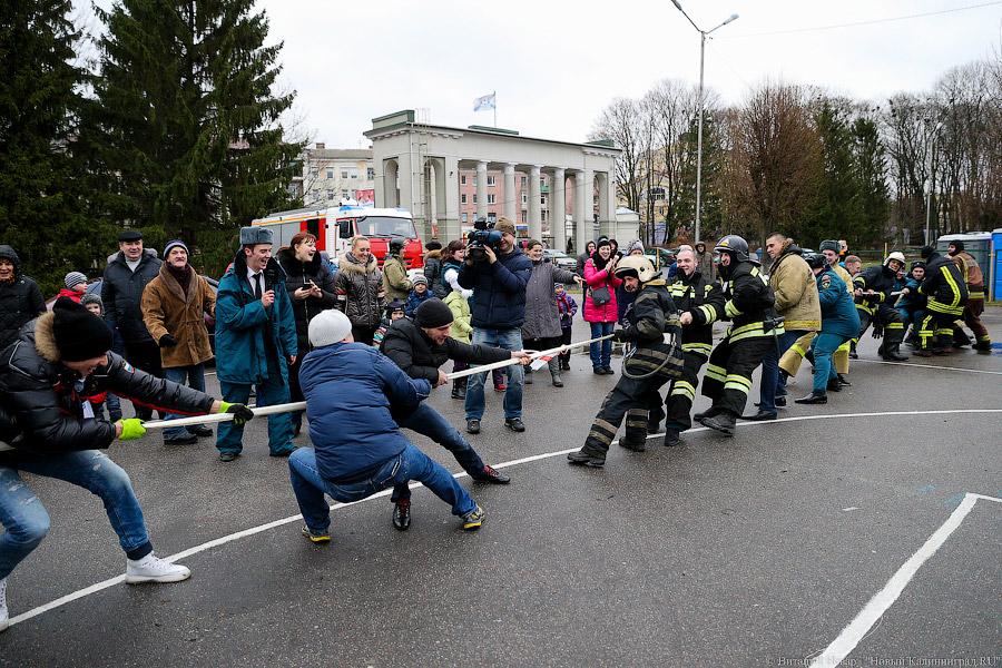«Профессия — спасать»: в Калининграде отметили 25-летие МЧС России