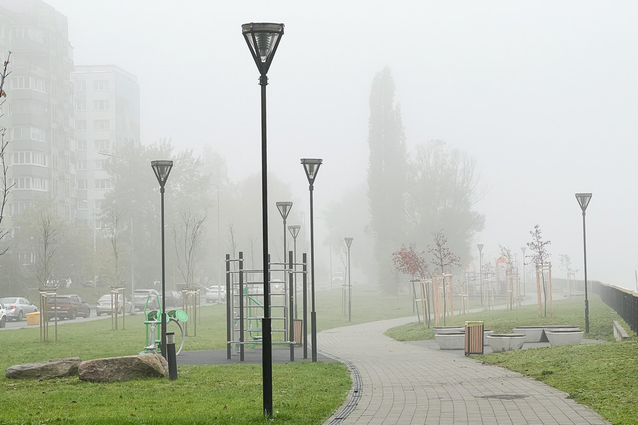Город в молочной дымке: как Калининград встретил новое утро октября (фото)