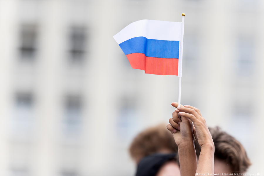 Триколор объединяет: как Калининград отметил День Государственного флага 