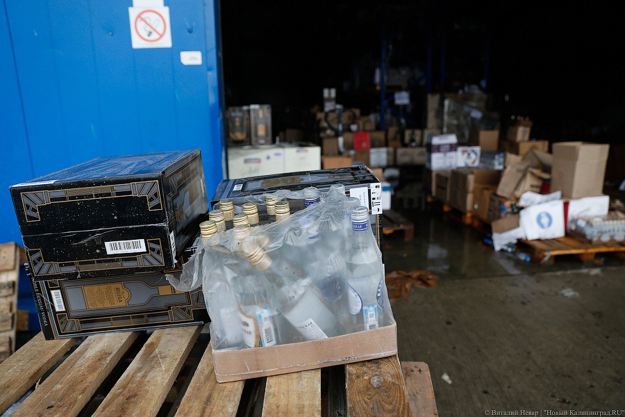 Огненное утро: как калининградские пожарные спасали винный склад