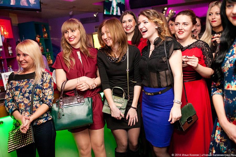 Только для девушек: белорусские стриптизёры «раскачали» «Stereo Cafe»