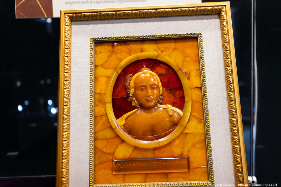 «Денег не было, работы шли»: как воссоздавали Янтарную комнату (фото)