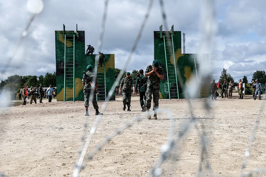 Чей морпех круче всех: фоторепортаж с конкурса «Полоса препятствий»