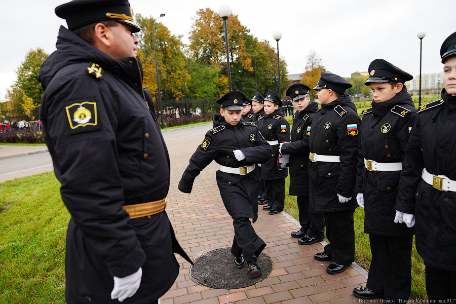 Горящие глаза, серьезные лица: первокурсников приняли в нахимовцы (фото)