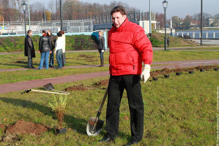 "Осенние посадки. Власть": фоторепортаж "Нового Калининграда.Ru"