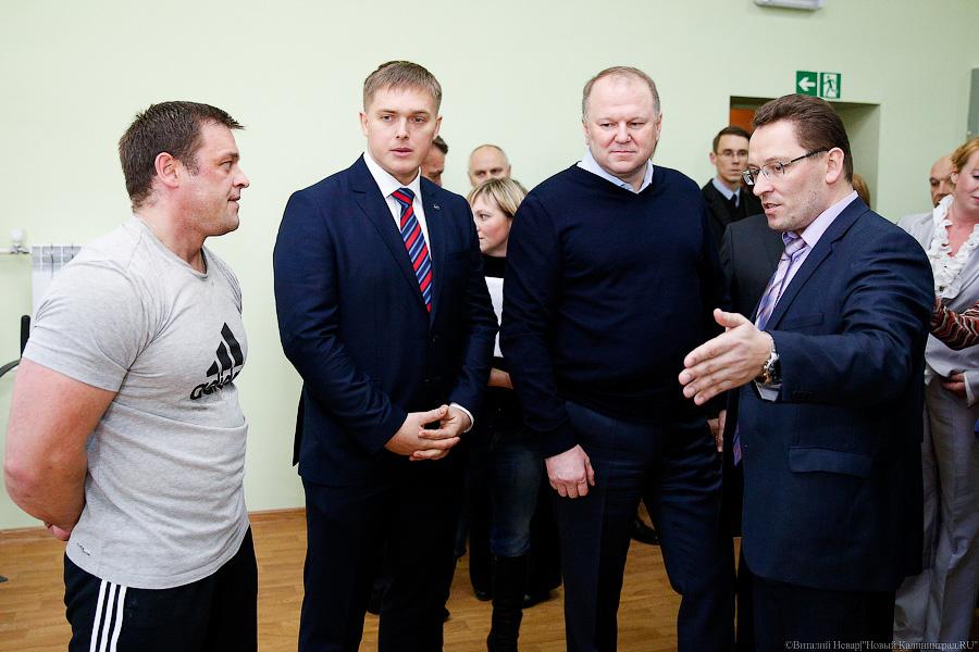 Чиновники против молодежи: как губернатор новый ФОК в Зеленоградске открывал