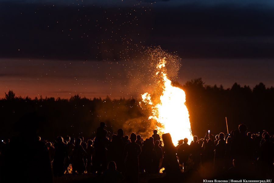 В свете пламени костра: как в Ушкуе отмечали праздник Ивана Купалы (фото)