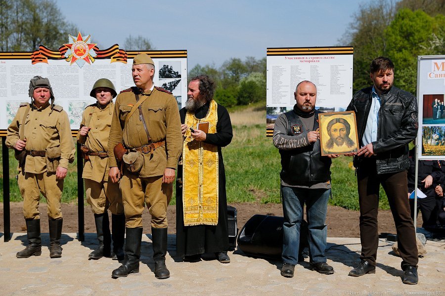 Своими силами: под Калининградом открыли мемориал воинам-мотоциклистам (фото)