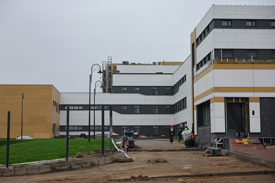 Генподрядчику онкоцентра насчитали неустойку почти на полмиллиарда