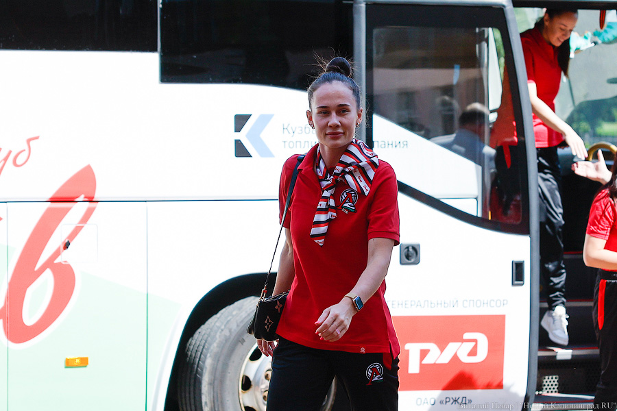 Смена машинистов: калининградский «Локомотив» представил новых тренера и капитана (фото)