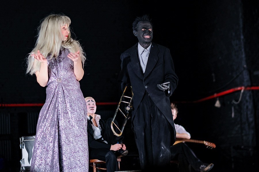 Живых больше нет: «Балтийские сезоны» завершились антивоенным спектаклем (фото)