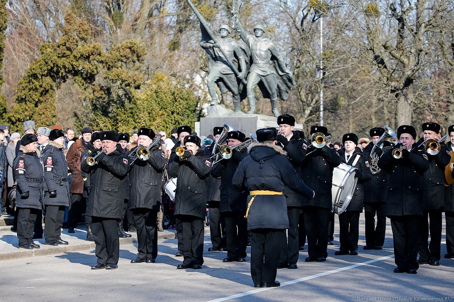 Холодное утро 23-го: в Калининграде почтили память воинов-героев