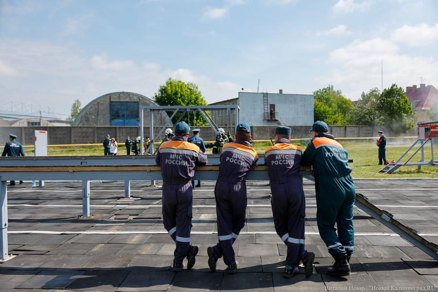 И огонь, и вода: как проходил финал областного конкурса МЧС в Калининграде (фото)