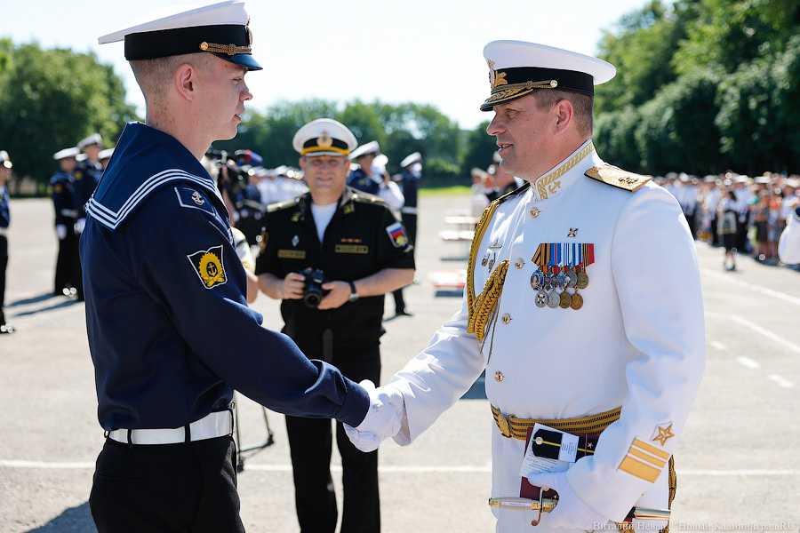 Погоны, кортики и женщины-офицеры: как прошел выпуск в БВМИ (фото)