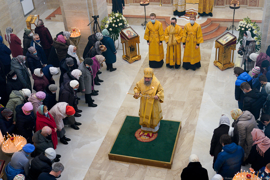 Богослужение в масках: в Калининграде прошла первая литургия в новом храме (фото)