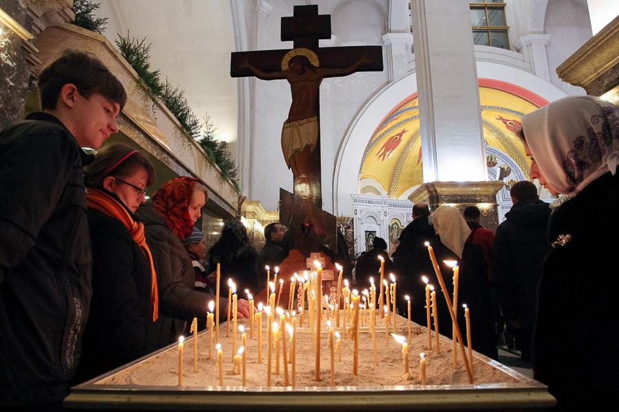 Рождество Христово: богослужение в Храме Христа Спасителя (фото)