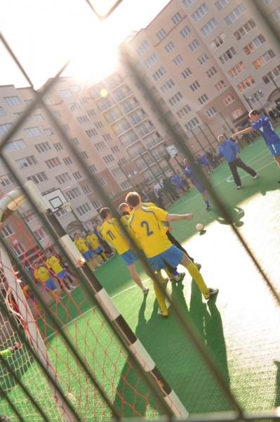 В Калининграде открытие грандиозного ЖР «Восток» отметили футбольным матчем