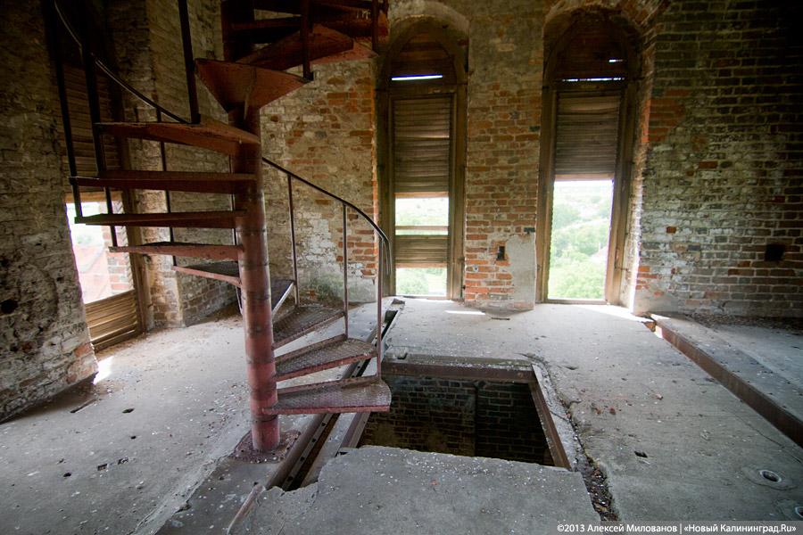 Шаткие ступени: кирха в Железнодорожном стала местом для опасных игр