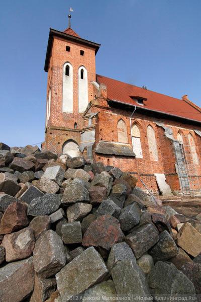 «В ожидании новой жизни»: фоторепортаж из реставрируемой кирхи XIV века Арнау