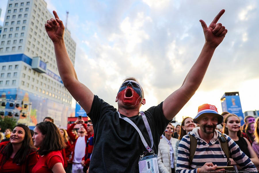 Россия в шаге от плей-офф ЧМ: как вы болели за сборную в фан-зоне у Дома Советов