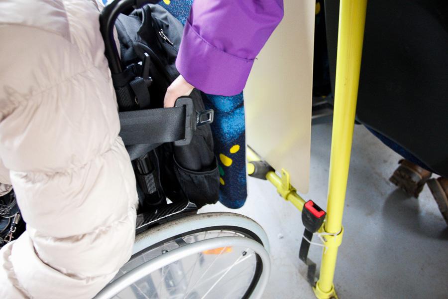 «Так и живем!»: как повернуть водителей троллейбусов Калининграда лицом к инвалидам