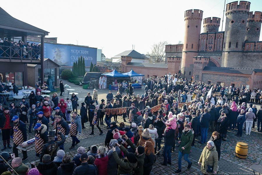 Тот же праздник, только в профиль: День длинной колбасы прошёл на новом месте