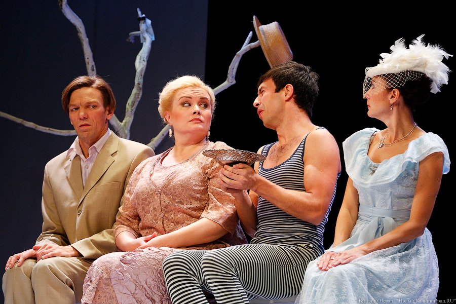 Попались на удочку: как прошла премьера спектакля «Рыбалка с Чеховым»