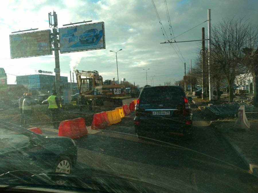Очевидцы: дорожные работы спровоцировали огромные пробки на Моспроспекте (фото)