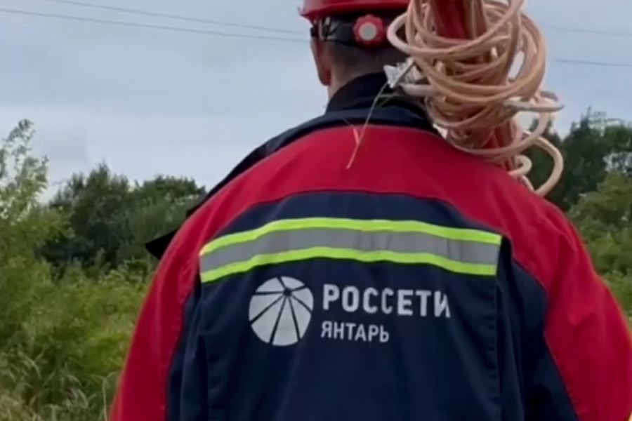 Последствия штормового ветра в регионе устраняют 28 бригад энергетиков (видео)