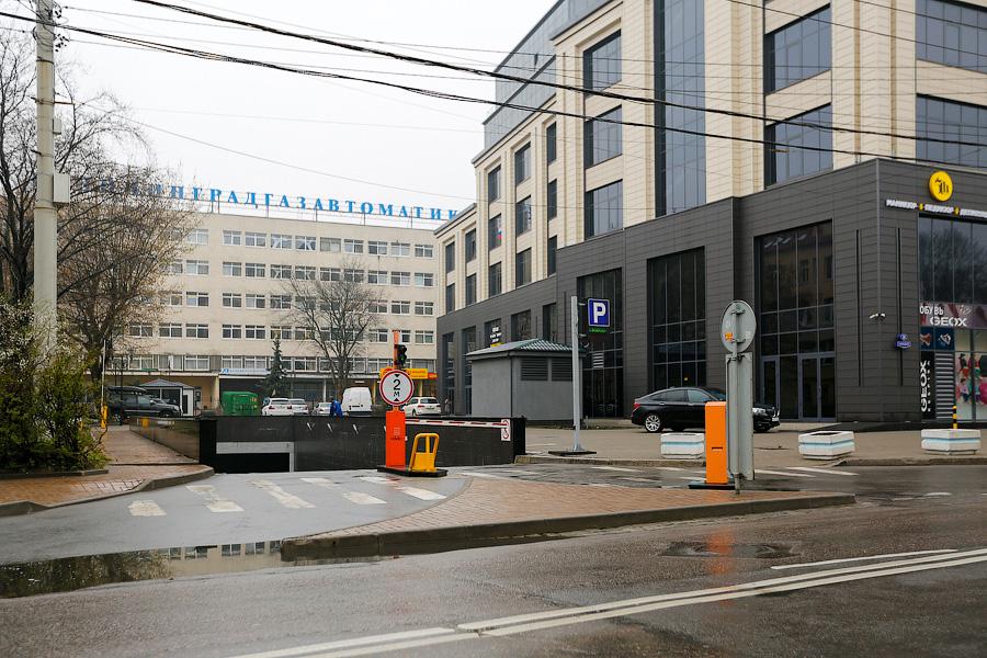 Когда некуда деваться от эвакуатора: обзор цен на платных паркингах в центре Калининграда