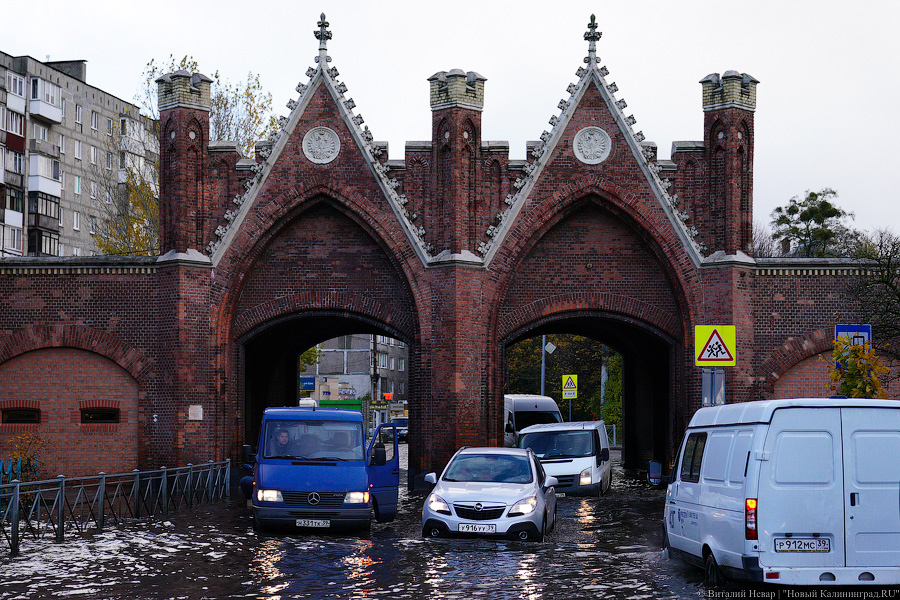 Другой берег улицы: Калининград затопило после шторма (да, опять)