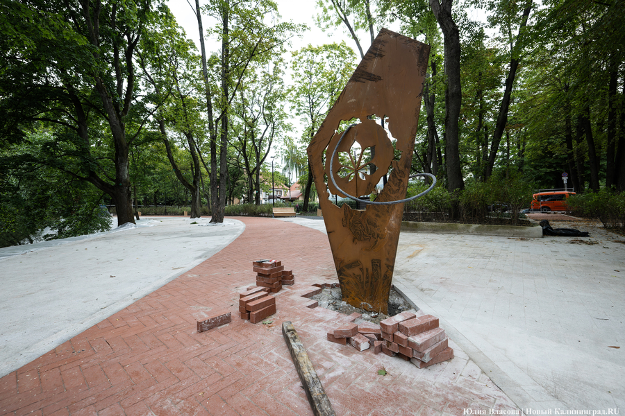 Почти готов, но дата открытия под вопросом: как сейчас выглядит Каштановый парк (фото)