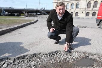 Ярошук и Мухомор утвердили капитальный ремонт улицы Парусной