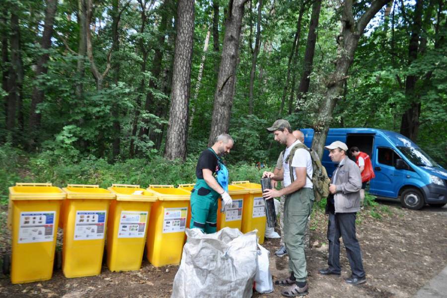 В Светлогорске на берегу озера собрали пять кубометров мусора