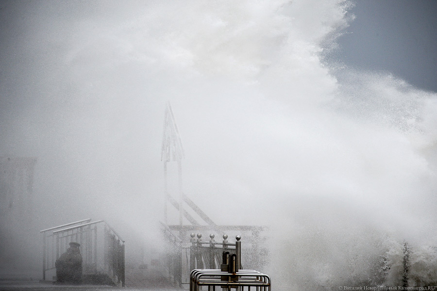 У моря погода: как Зеленоградское побережье переживает шторм