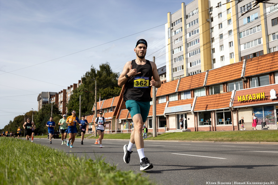 Перекрыть и побегать: марафонцы собрали медали и гнев автомобилистов Калининграда (фото)