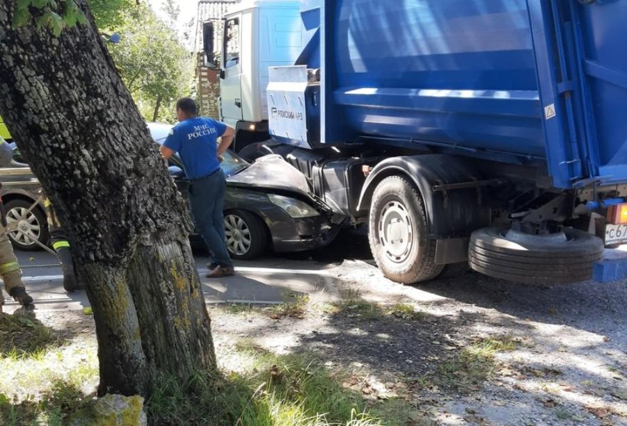 Под Черняховском сняли драку из-за ДТП с легковым автомобилем и грузовиком