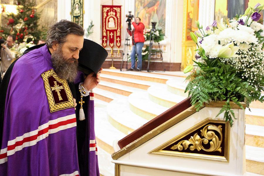 Рождество Христово: богослужение в Храме Христа Спасителя (фото)