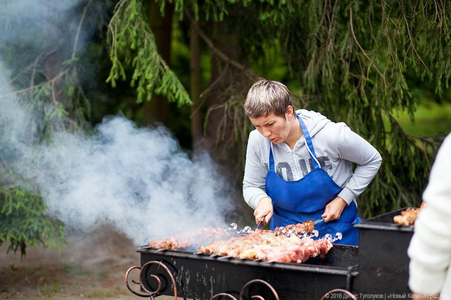 Голодные улицы: чем кормили калининградцев на День города