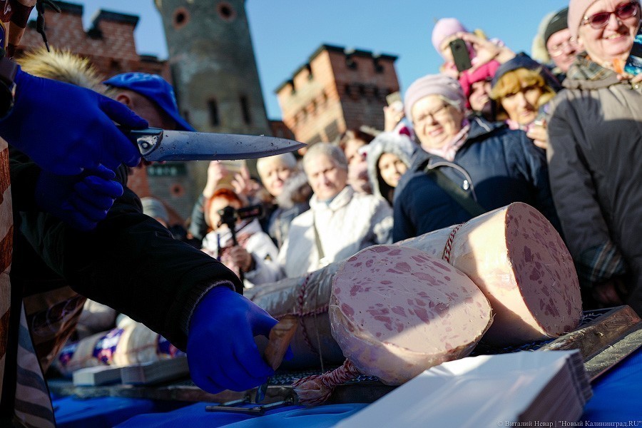 Тот же праздник, только в профиль: День длинной колбасы прошёл на новом месте