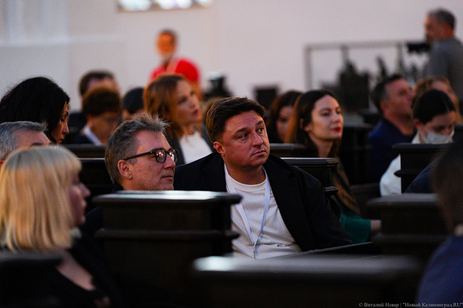 «Губер за пультом»: как фестиваль «Короче» забыл про кино и превратился в светский раут