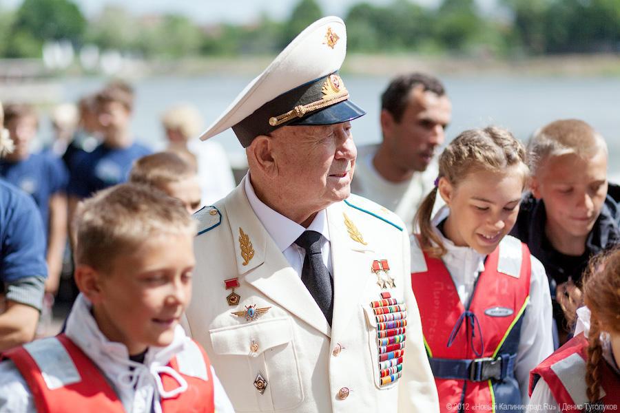 Калининградский музей хочет показать написанную космонавтом Леоновым картину