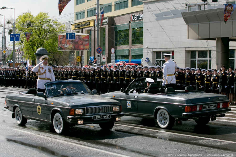 «Гвоздики», «Град» и снег: в Калининграде прошел Парад Победы