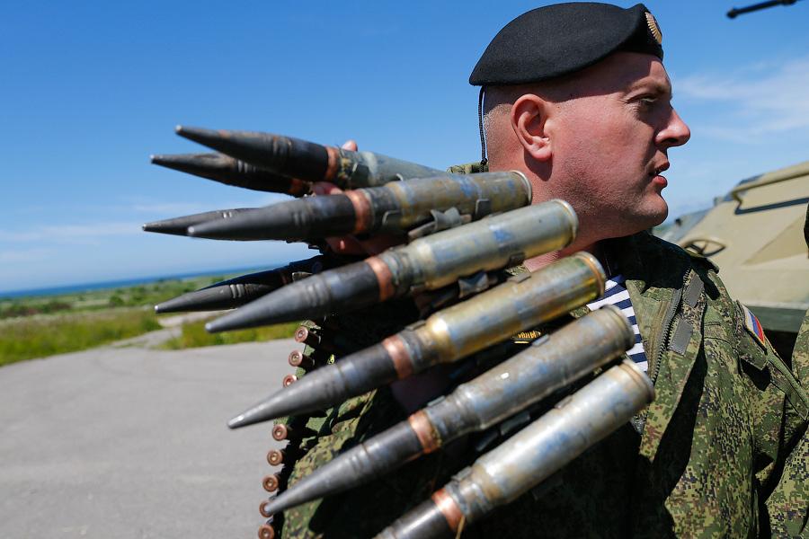 «Вальс бронетранспортёров»: в Хмелевке прошло военно-морское дерби 