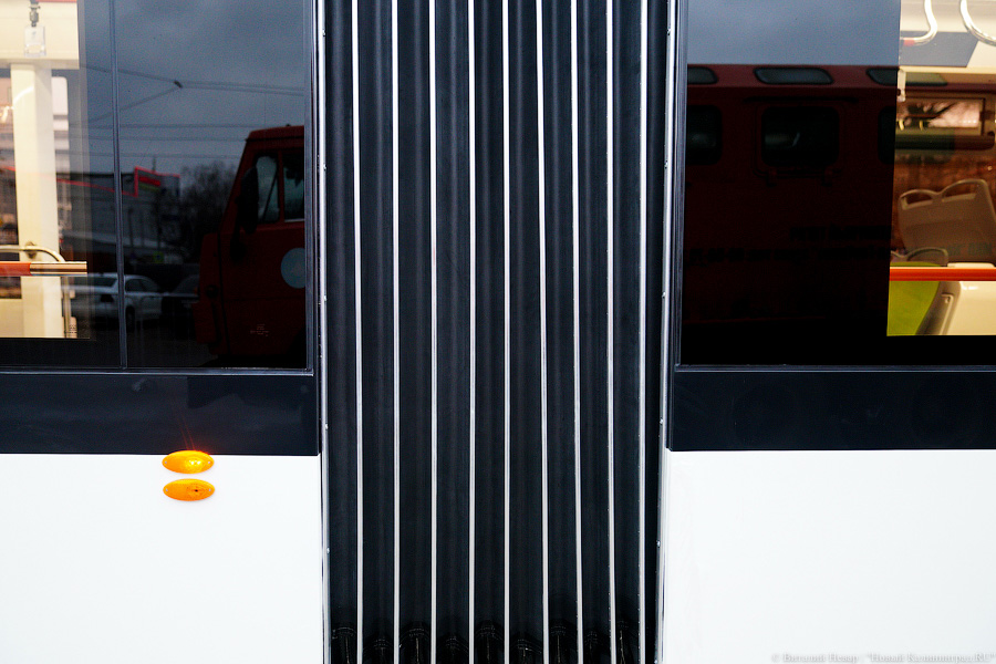 Летучий голландец: в Калининград привезли новый трамвай (фото)