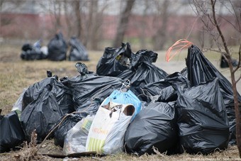Власти Калининграда начали весеннюю городскую уборку