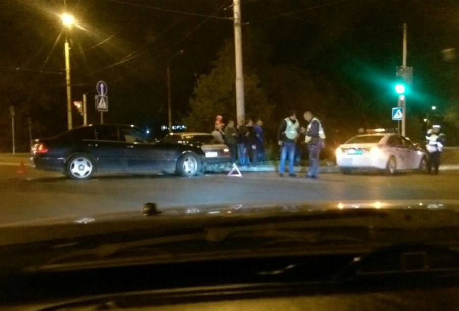 Из-за аварии в районе чкаловского поворота образовалась пробка (фото)