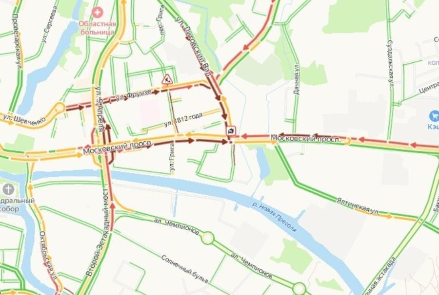 В Калининграде на Московском проспекте произошло массовое ДТП (видео)