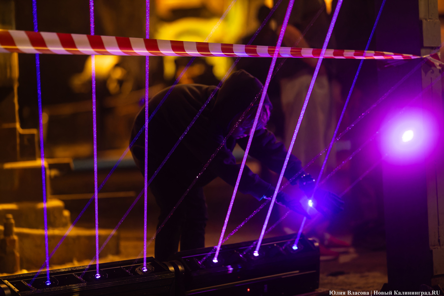 Индустриальные смыслы «Смены»: как прошёл фестиваль света в Кузнечном цехе (фото)