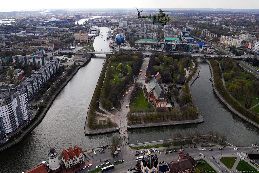 Под винтом вертолёта о чем-то поёт: воздушный парад глазами участника (фото)